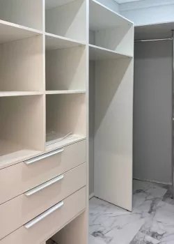 Мебель для гардеробной с учетом пожеланий заказчика